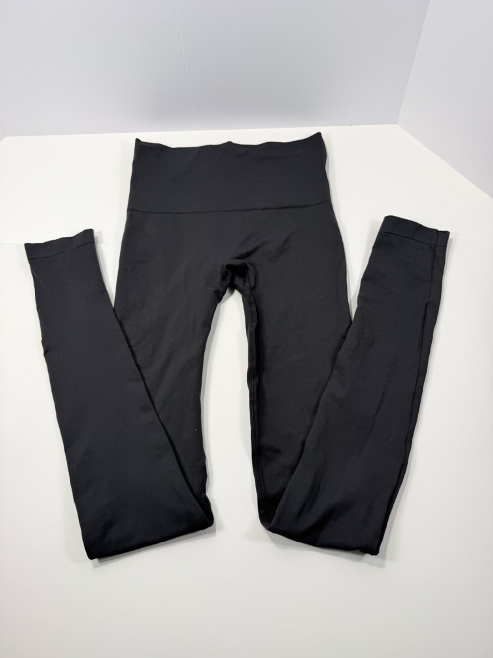 SKIMS Black High-Rise Leggings - Picture 6 of 7